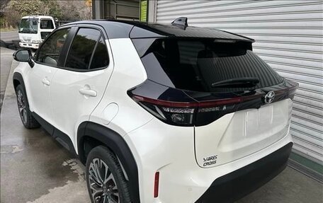 Toyota Yaris Cross, 2023 год, 2 380 000 рублей, 4 фотография