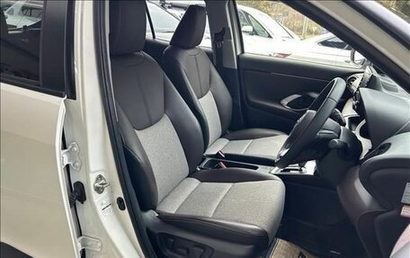 Toyota Yaris Cross, 2023 год, 2 380 000 рублей, 8 фотография