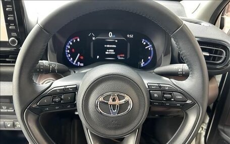 Toyota Yaris Cross, 2023 год, 2 380 000 рублей, 9 фотография