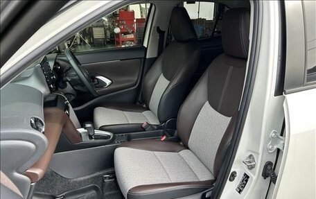 Toyota Yaris Cross, 2023 год, 2 380 000 рублей, 12 фотография