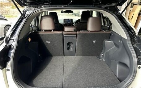 Toyota Yaris Cross, 2023 год, 2 380 000 рублей, 15 фотография