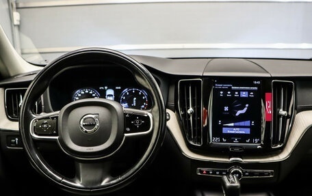 Volvo XC60 II, 2019 год, 3 250 000 рублей, 8 фотография