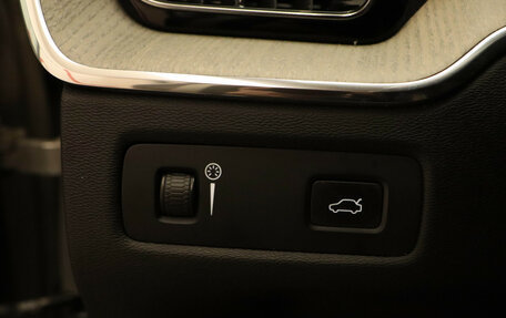 Volvo XC60 II, 2019 год, 3 250 000 рублей, 14 фотография