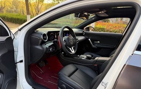 Mercedes-Benz A-Класс, 2022 год, 2 350 000 рублей, 10 фотография