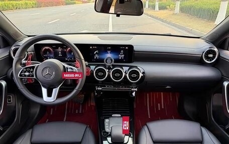 Mercedes-Benz A-Класс, 2022 год, 2 350 000 рублей, 11 фотография