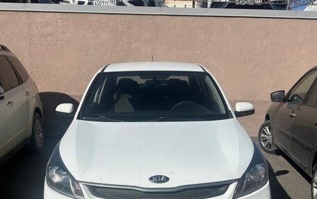 KIA Rio IV, 2017 год, 950 000 рублей, 1 фотография