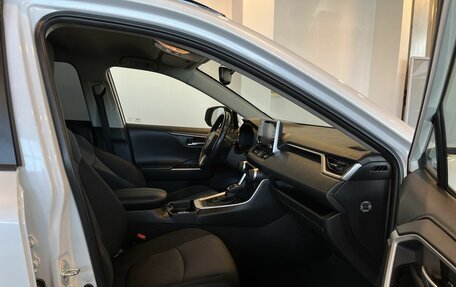 Toyota RAV4, 2021 год, 3 444 000 рублей, 26 фотография