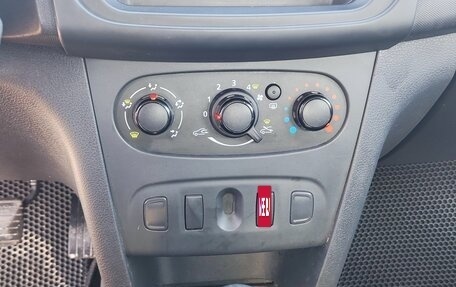 Renault Logan II, 2020 год, 635 000 рублей, 12 фотография