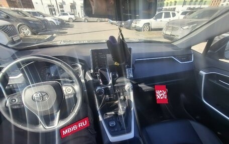 Toyota RAV4, 2019 год, 3 300 000 рублей, 5 фотография