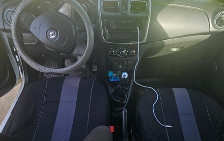 Renault Logan II, 2017 год, 410 000 рублей, 6 фотография