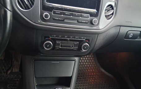 Volkswagen Tiguan I, 2011 год, 900 000 рублей, 6 фотография