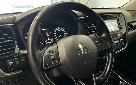 Mitsubishi Outlander III рестайлинг 3, 2017 год, 1 790 000 рублей, 13 фотография