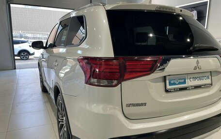 Mitsubishi Outlander III рестайлинг 3, 2017 год, 1 790 000 рублей, 8 фотография