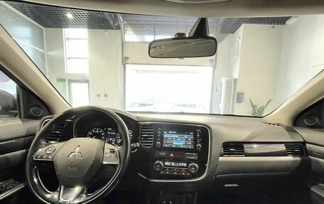 Mitsubishi Outlander III рестайлинг 3, 2017 год, 1 790 000 рублей, 11 фотография