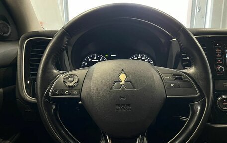 Mitsubishi Outlander III рестайлинг 3, 2017 год, 1 790 000 рублей, 14 фотография