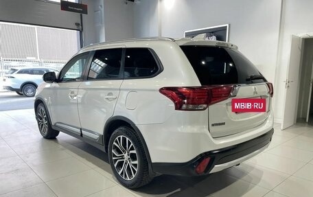 Mitsubishi Outlander III рестайлинг 3, 2017 год, 1 790 000 рублей, 6 фотография