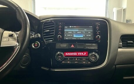 Mitsubishi Outlander III рестайлинг 3, 2017 год, 1 790 000 рублей, 16 фотография