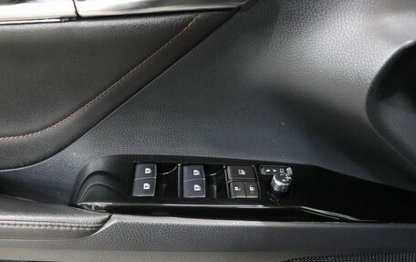 Toyota Camry, 2018 год, 2 600 000 рублей, 11 фотография