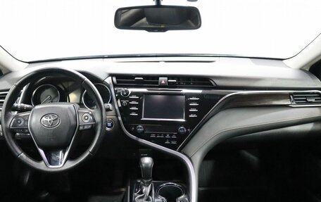 Toyota Camry, 2018 год, 2 600 000 рублей, 14 фотография