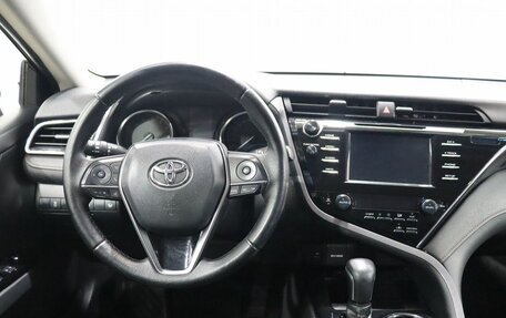 Toyota Camry, 2018 год, 2 600 000 рублей, 15 фотография