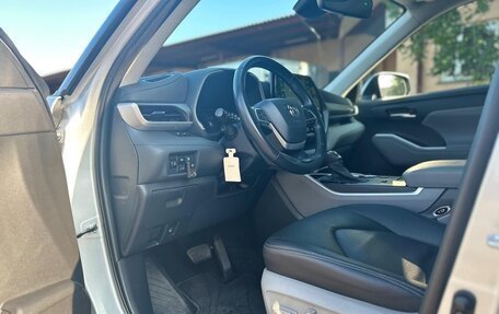 Toyota Highlander, 2021 год, 4 700 000 рублей, 12 фотография