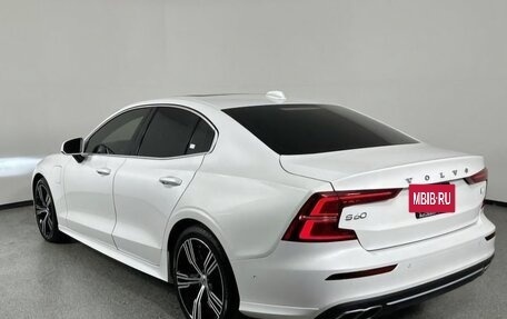 Volvo S60 III, 2022 год, 3 490 000 рублей, 2 фотография