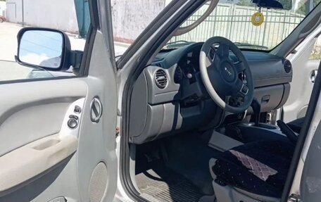 Jeep Liberty (North America) I, 2006 год, 590 000 рублей, 4 фотография