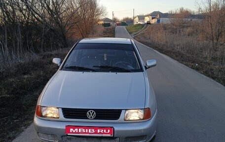 Volkswagen Polo III рестайлинг, 1996 год, 63 000 рублей, 1 фотография