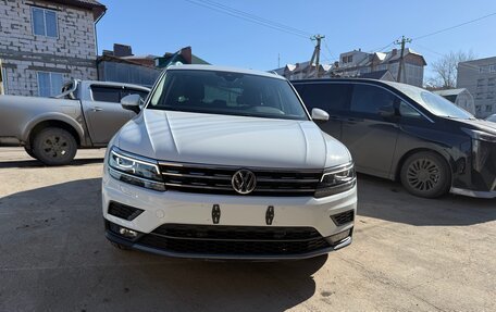 Volkswagen Tiguan II, 2019 год, 3 070 000 рублей, 1 фотография