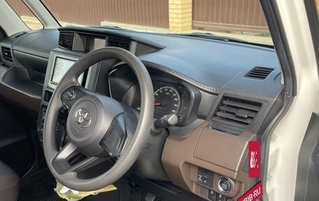 Toyota Roomy I, 2021 год, 1 170 000 рублей, 11 фотография