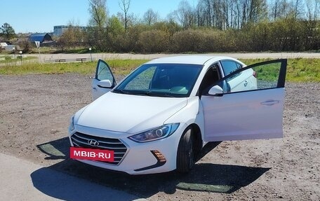 Hyundai Elantra VI рестайлинг, 2016 год, 1 350 000 рублей, 2 фотография