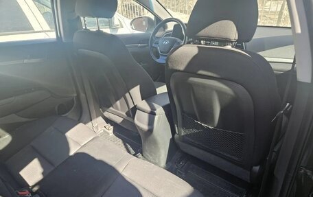 Hyundai Elantra VI рестайлинг, 2017 год, 1 100 000 рублей, 9 фотография