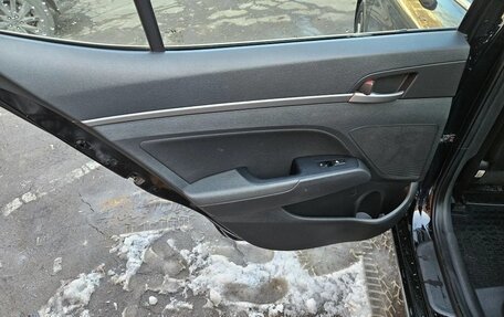 Hyundai Elantra VI рестайлинг, 2017 год, 1 100 000 рублей, 10 фотография