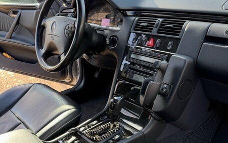 Mercedes-Benz E-Класс, 2000 год, 1 850 000 рублей, 29 фотография