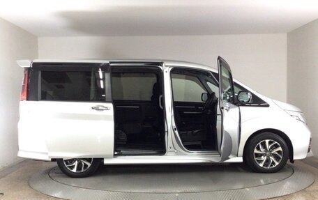 Honda Stepwgn IV, 2017 год, 1 710 000 рублей, 4 фотография