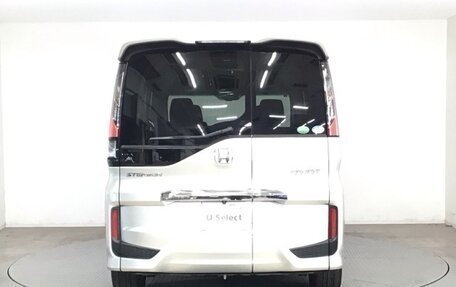 Honda Stepwgn IV, 2017 год, 1 710 000 рублей, 6 фотография