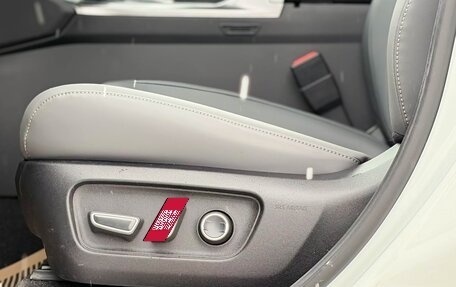 Toyota RAV4, 2025 год, 4 649 000 рублей, 13 фотография