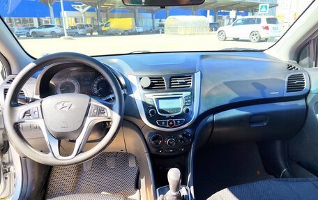 Hyundai Solaris II рестайлинг, 2011 год, 570 000 рублей, 11 фотография