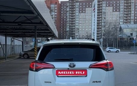 Toyota RAV4, 2017 год, 2 200 000 рублей, 4 фотография