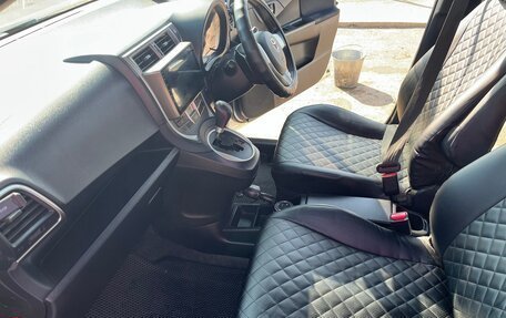 Toyota Ractis II, 2011 год, 950 000 рублей, 10 фотография