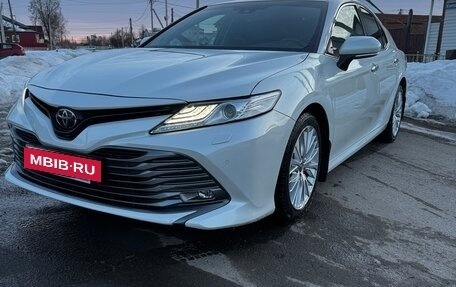 Toyota Camry, 2019 год, 3 300 000 рублей, 1 фотография