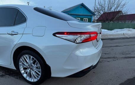 Toyota Camry, 2019 год, 3 300 000 рублей, 6 фотография