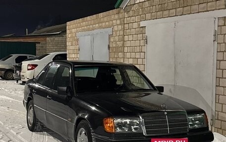 Mercedes-Benz W124, 1990 год, 770 000 рублей, 1 фотография