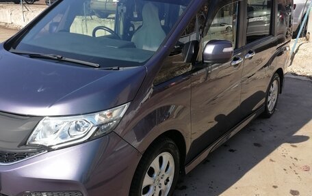 Honda Stepwgn IV, 2015 год, 1 800 000 рублей, 2 фотография