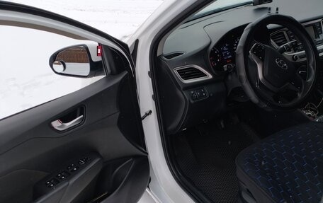 Hyundai Solaris II рестайлинг, 2022 год, 1 400 000 рублей, 7 фотография