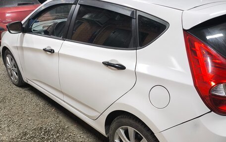 Hyundai Solaris II рестайлинг, 2011 год, 680 000 рублей, 4 фотография