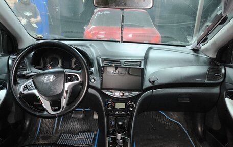 Hyundai Solaris II рестайлинг, 2011 год, 680 000 рублей, 5 фотография