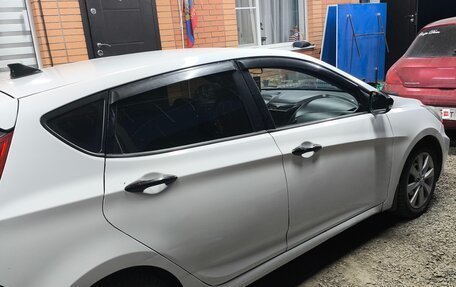 Hyundai Solaris II рестайлинг, 2011 год, 680 000 рублей, 3 фотография