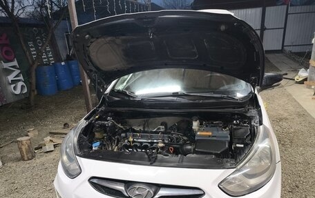 Hyundai Solaris II рестайлинг, 2011 год, 680 000 рублей, 8 фотография