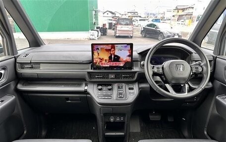 Honda Stepwgn, 2022 год, 2 250 000 рублей, 4 фотография